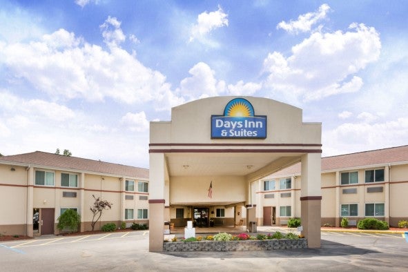 Days Inn and Suites in Bridgeport, West Virginia